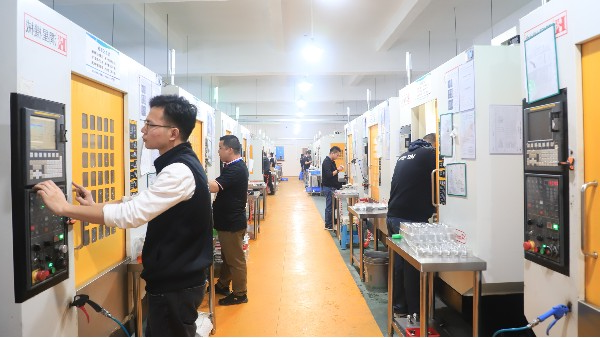 铝合金外壳cnc加工后表面出现沙眼的原因及解决方案
