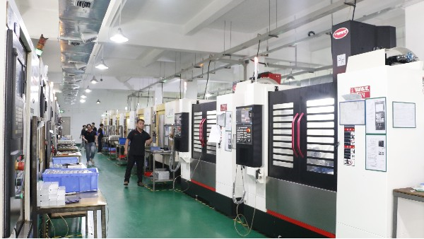 铝外壳CNC加工中，如何优化工件装夹与夹具设计？