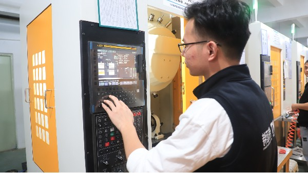 CNC精密零件加工7大误区-深圳伟迈特