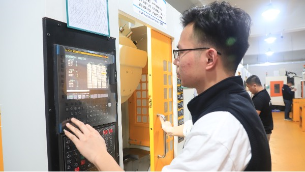 cnc加工厂如何快速响应并协助客户解决提出的问题和要求