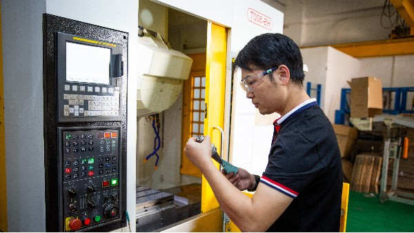 什么是精密数控cnc加工-伟迈特12年铝合金cnc加工厂家